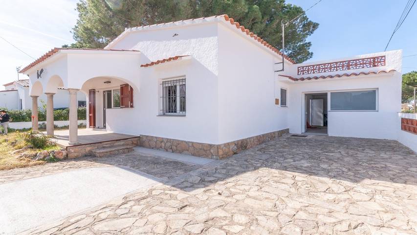 Location de vacances pour 4 personnes, avec piscine et jardin, adapté aux familles à L'Escala - 2