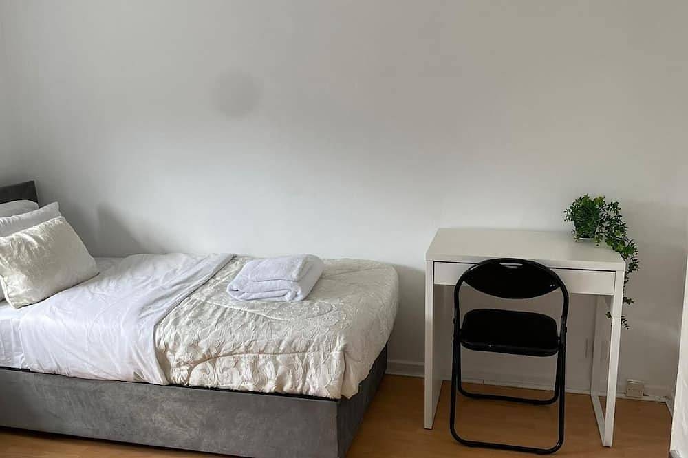 Nice cozy house with Wifi close to the Elizabeth line in Greenwich, London