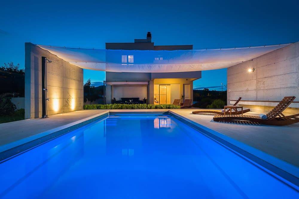 Erstaunliche Villa Sofia Mit Heizbarem Pool Im Split Hinterland in Dugopolje, Dalmatinisches Zagora