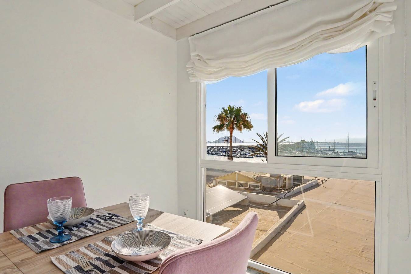 Apartamento inteiro, B-rent bluemarlin boutique vista mar in Puerto de Corralejo, La Oliva