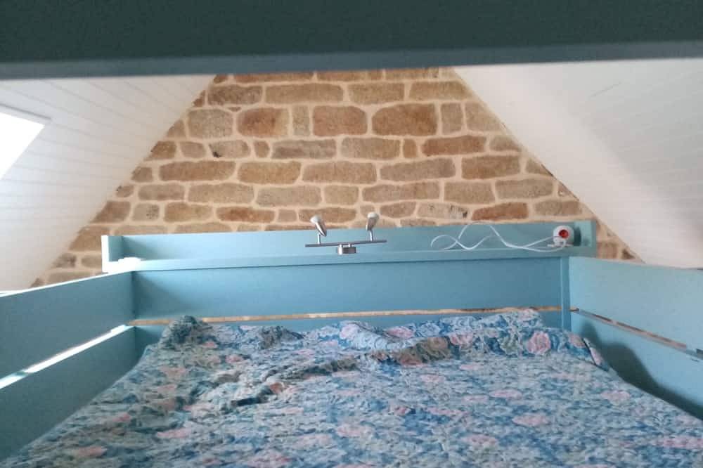 Gite in 17th century barge house, sea 800 m away, pets welcome in Porspoder, Región de Brest