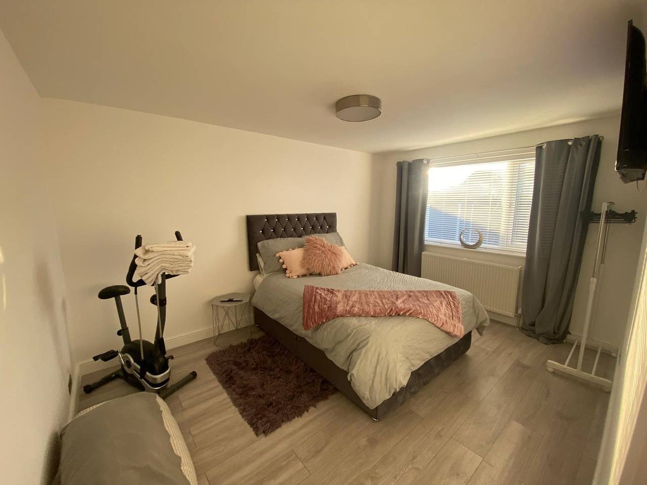 Prestatyn 2-Bed Bungalow, Sleeps 5 with Hot Tub in Prestatyn, Denbighshire