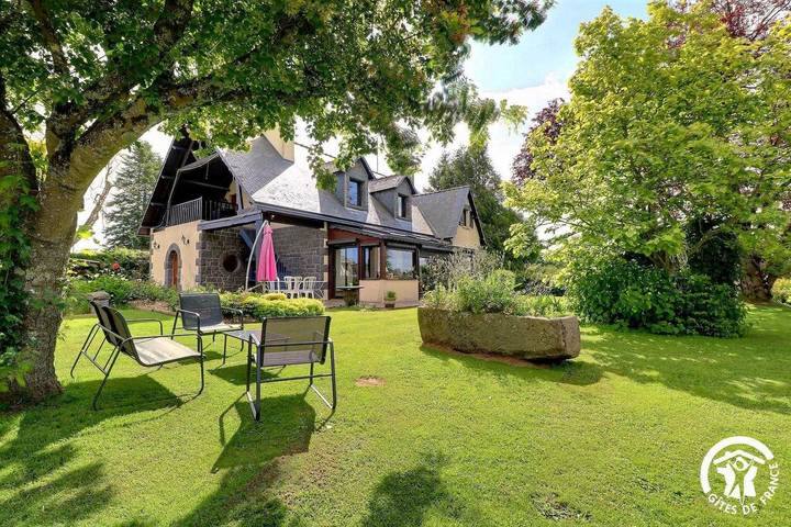 Chambre d’hôte pour 4 personnes, avec Terrasse et Jardin ainsi que Piscine et Vue en Ille-et-Vilaine
