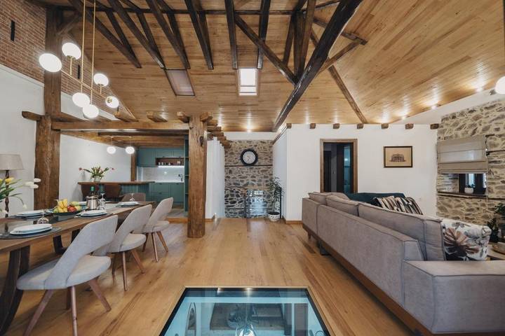 Location de vacances pour 9 personnes, avec vue et balcon à Kavala