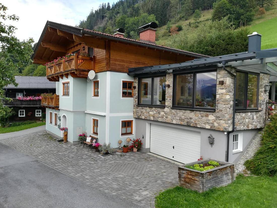 Ganze Wohnung, Charmantes Apartment in Goldegg, Österreich - Bergblick und privater Eingang in Goldegg, Ski Amadé
