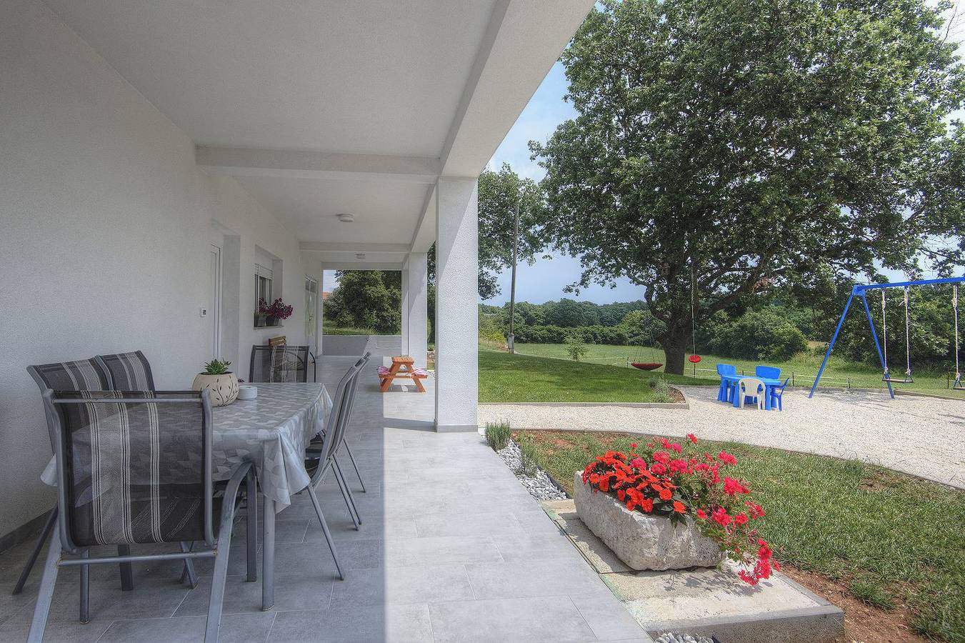 Ganze Wohnung, Besonderes Apartment mit großem Garten, Spielbereich, Babybett, Grill auf 6000m2 Grundstück in Valtura, Südküste Istrien