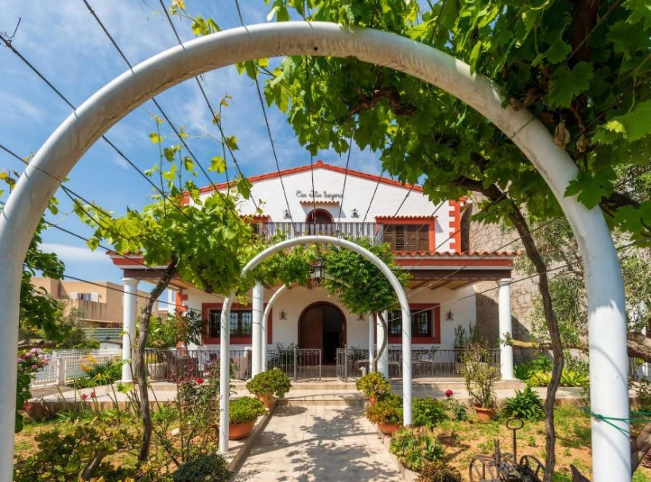 Villa Tortugas, 5 min ibiza City in Puig d'en Valls, Santa Eulària des Riu