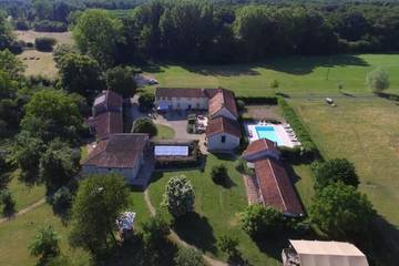 Gîte pour 16 personnes à Saires