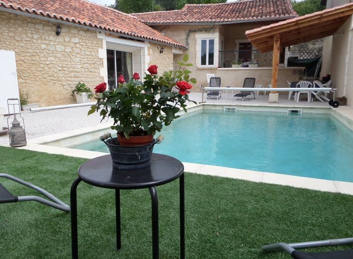 Gîte pour 6 personnes, avec piscine et terrasse, animaux acceptés à Biras