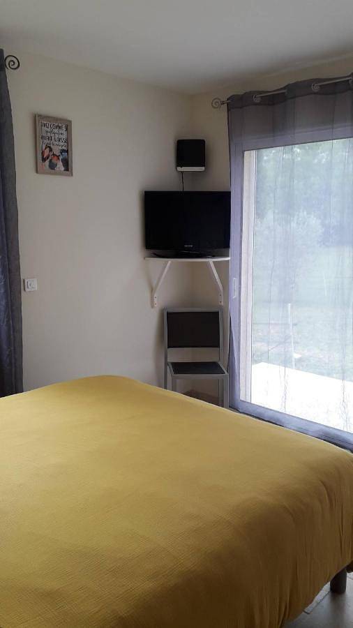 Location de vacances pour 2 personnes, avec jardin et terrasse ainsi que piscine et vue à Le Luc - 4