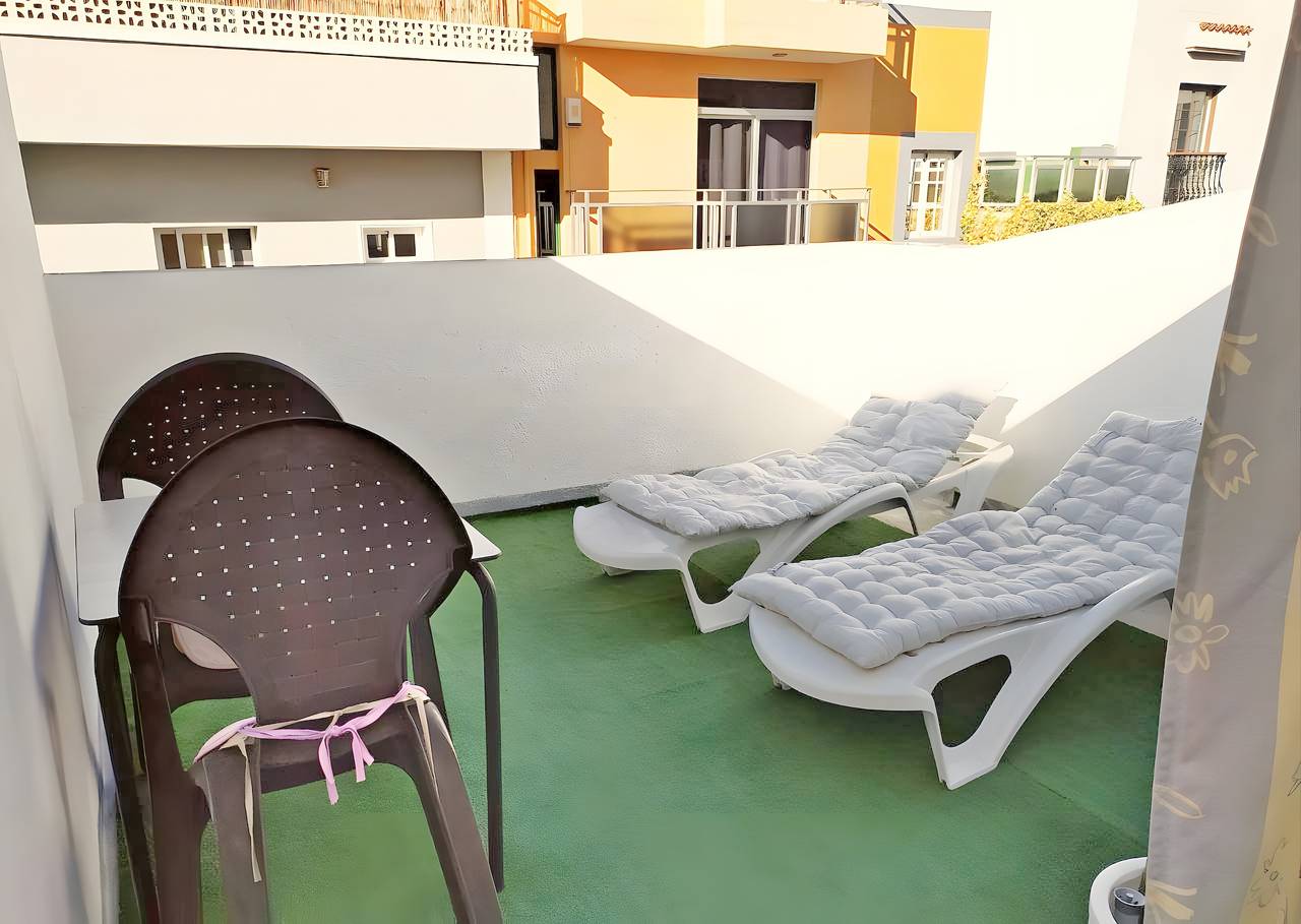 Apartamento entero, Apartamento "La Sirena ll" cerca de la playa con terraza y Wi-Fi in Puerto Santiago, Santiago del Teide