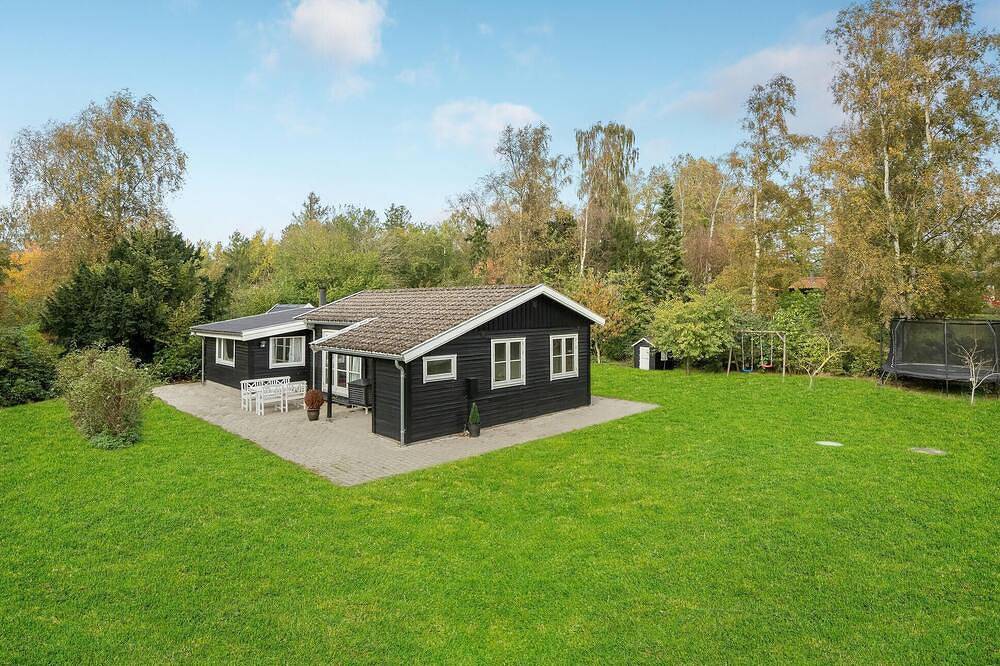 2 bedroom nice home in Askeby in Svenska Östersjön