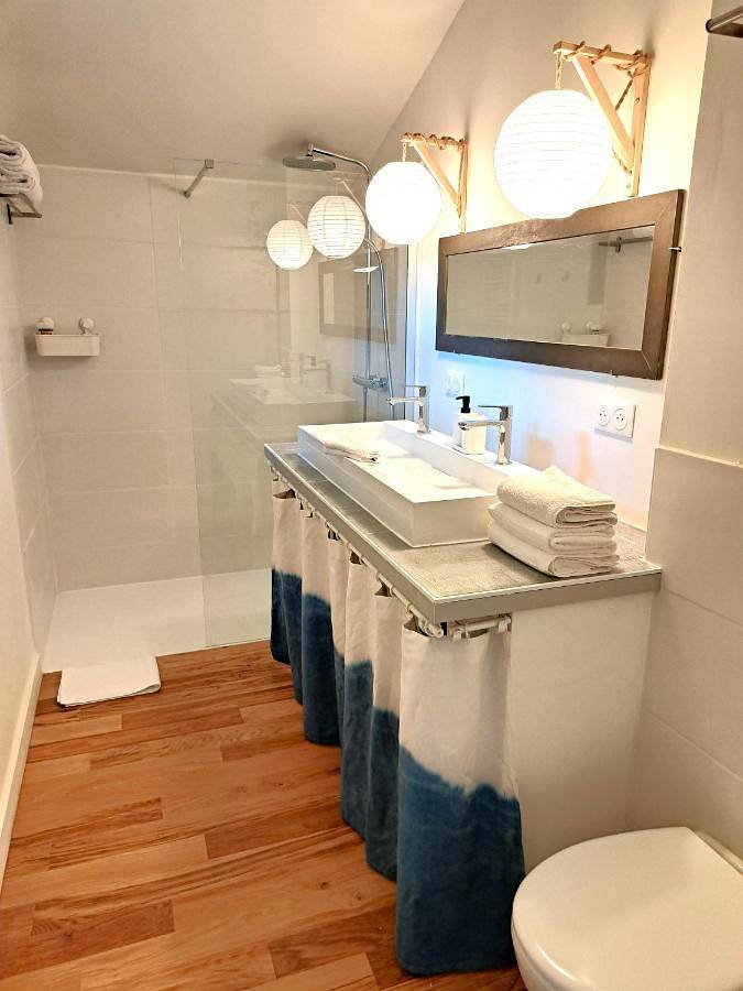 Location de vacances pour 4 personnes, avec jardin ainsi que vue et piscine à Plescop - 3