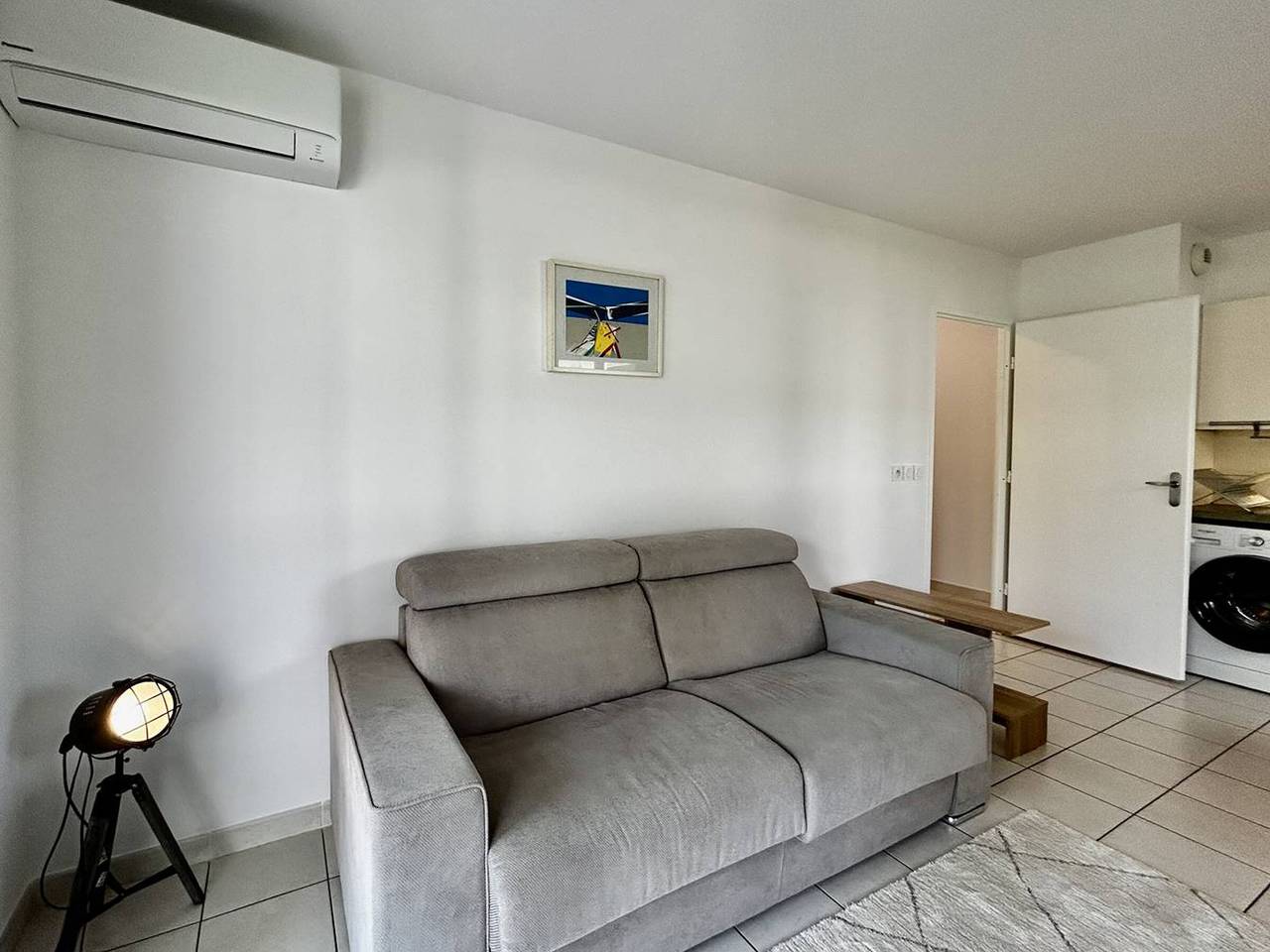 Ganze Wohnung, Appartement am Strand mit Waschmaschine und Internet 1,5 km entfernt in Antibes, Cannes und Umgebung