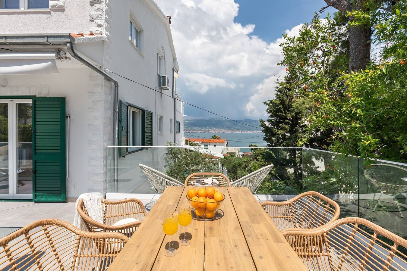 Ganze Wohnung, 2-Zimmer-Ferienwohnung mit Terrasse und Meerblick Arbanija, Ciovo A-25090-b in Ciovo