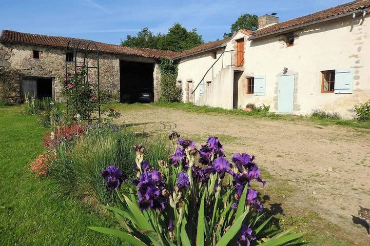 Location de vacances pour 6 personnes, avec Terrasse et Jardin à Nueil-les-Aubiers