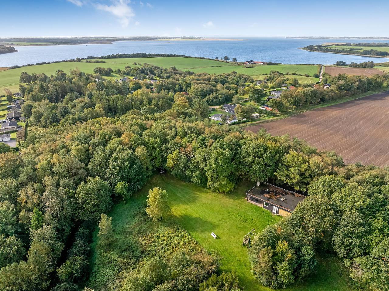 Lovely holiday home with wilderness bath and a view of the fjord. in Limfjord in Westjütland