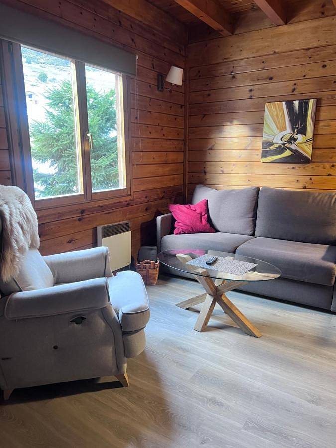 Gîte pour 4 personnes, avec vue, animaux acceptés dans Incles - 3