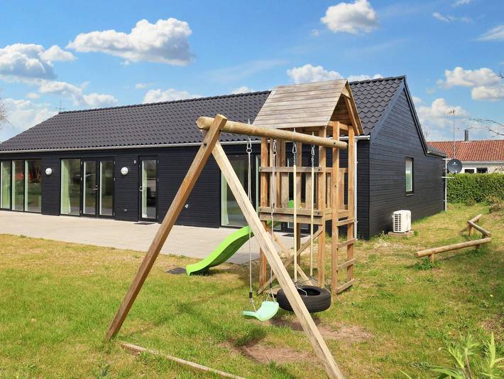 Ferienhaus für 14 Personen, mit Terrasse und Garten sowie Sauna in Øster Hurup - 2