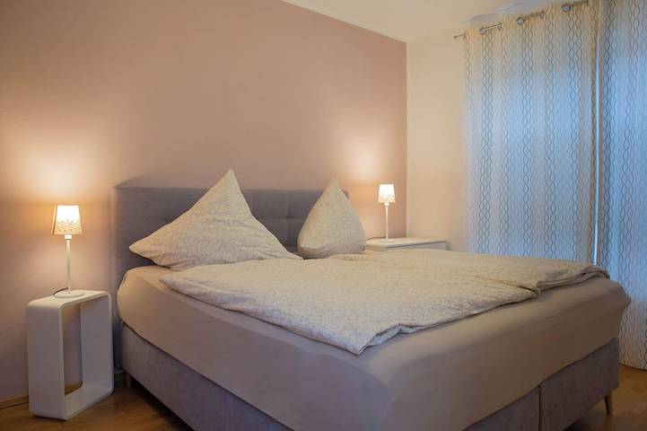 Ganze Wohnung, Helles Apartment mit großem Garten und Tiefgarage in Neuschwanstein, Füssen