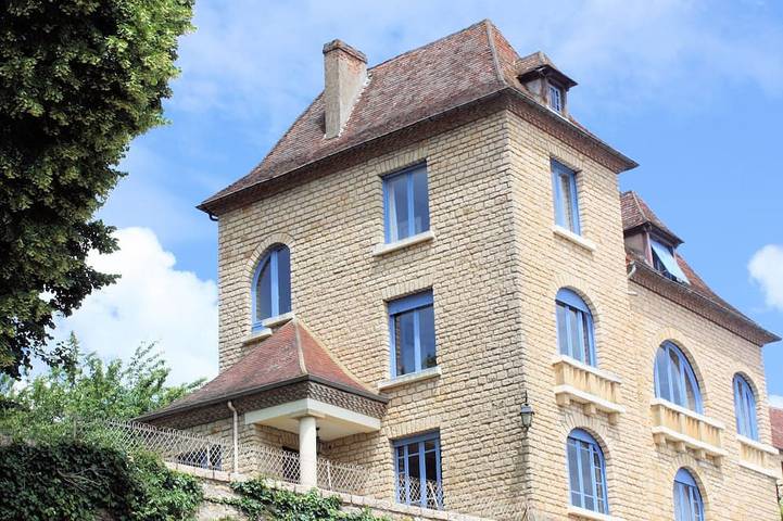Location de vacances pour 18 personnes, avec Terrasse et Jardin à Saint-Vincent-de-Cosse