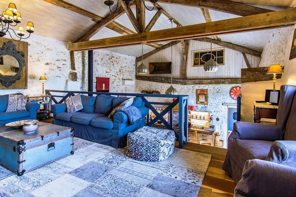 Anc. ferme rénovée ,3 hectares, piscine privée. sécurisée + tennis+climatisation in Sourzac, Périgord Blanc
