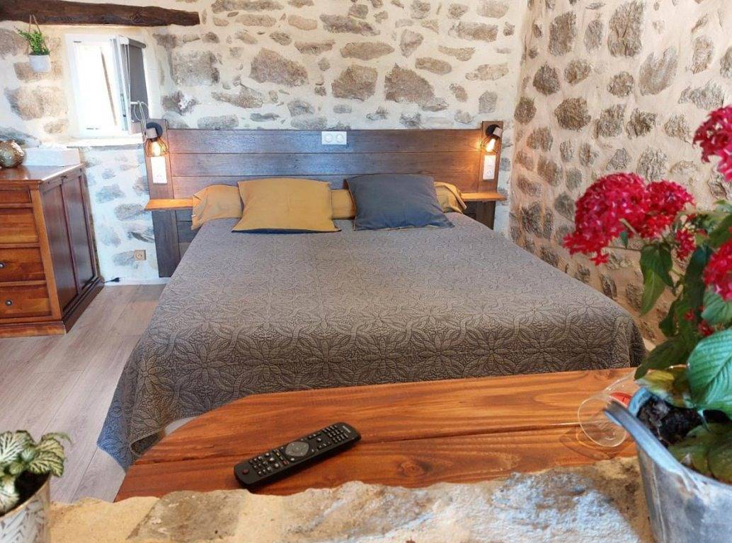 Chambre double - Chambre double avec jacuzzi in Chirols, Parc naturel régional des Monts d'Ardèche