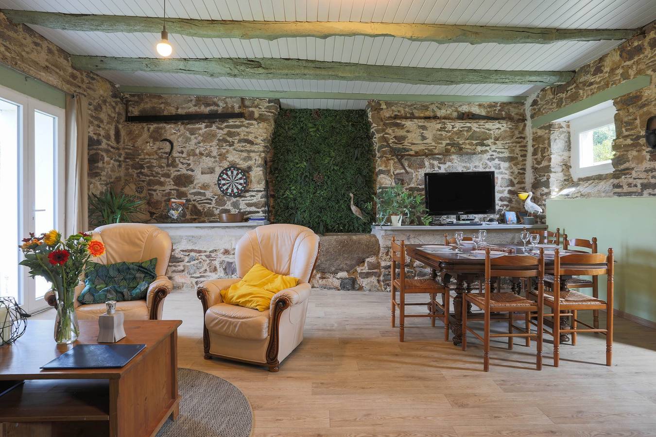 Maison de vacances 'L'abreuvoir Du Leffo' avec terrasse privée, jardin privé et Wi-Fi in Allineuc, Cotes-d'Armor
