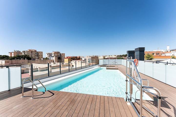 Casa rural para 4 personas, con terraza además de jardín y piscina en Torremolinos