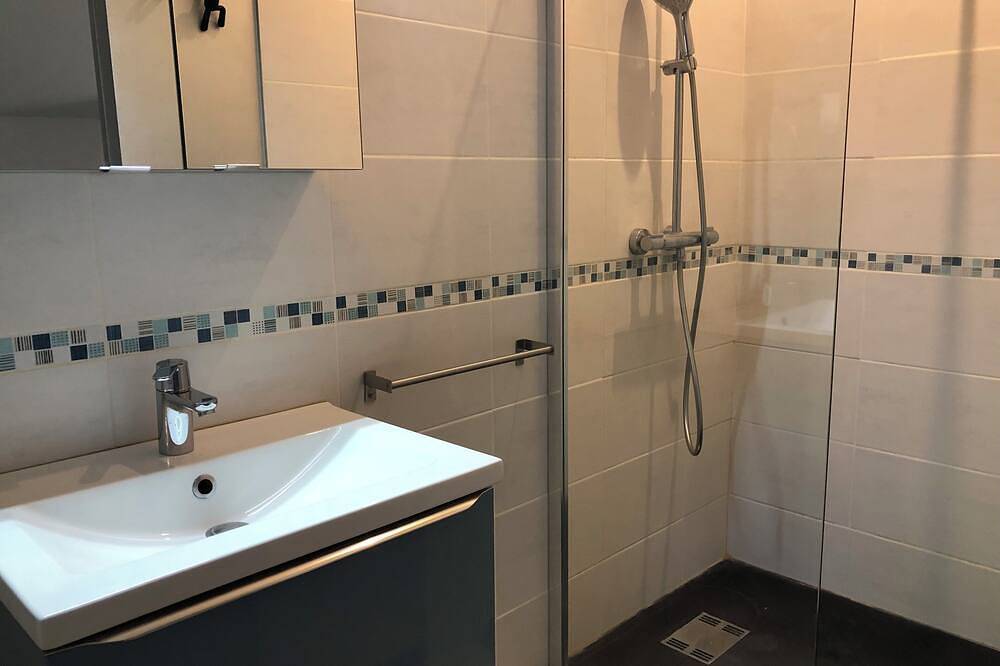 Renovated farmhouse with garden and swimming pool in Saint-Denis-lès-Bourg, Bourg-en-Bresse und Umgebung