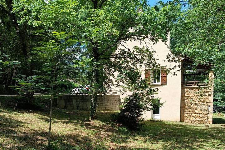 Location de vacances pour 8 personnes, avec jardin et terrasse, animaux acceptés à Lamothe-Fénelon