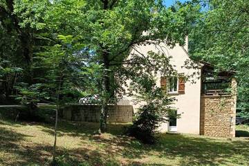 Cottage pour 8 personnes, avec jardin et terrasse, animaux acceptés à Lamothe-Fénelon