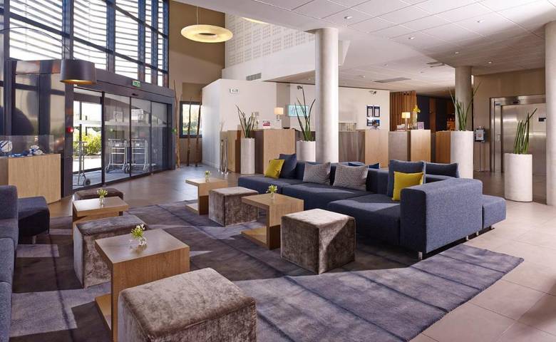 Hôtel pour 2 personnes, avec Terrasse ainsi que Jardin et Piscine dans Aeroport Toulouse - Blagnac