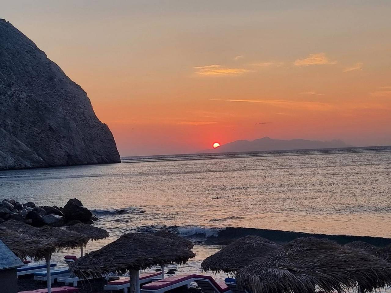 Chambre Double Économique avec Vue sur la Montagne, Wi-Fi et Climatisation in Plage d'Perivolos, Perissa