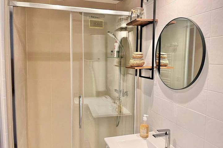 Apartamento entero, The Ochre Hut -Quiet & Peaceful- by Mon Petit Fare in Bourges, Región de Bourges