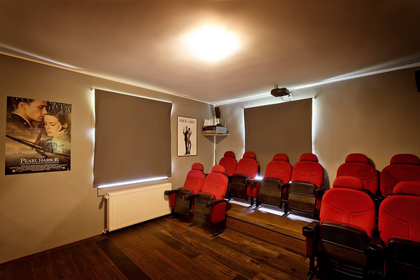 Tolles Ferienhaus für 16 Personen im Westerwald mit Sauna, Whirlpool, Kino und Bar in Schutzbach, Altenkirchen & Umgebung