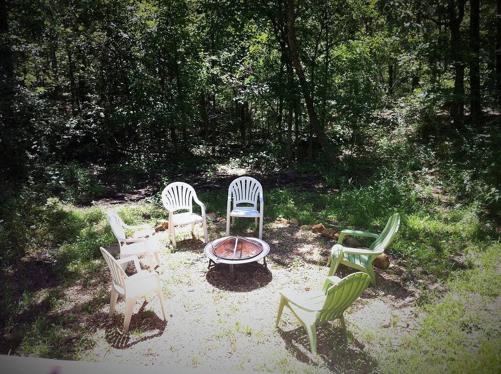 Ellens Log Cabin mit Whirlpool. Wenige Minuten von der Oberen Meramec River in Crawford County (MO)