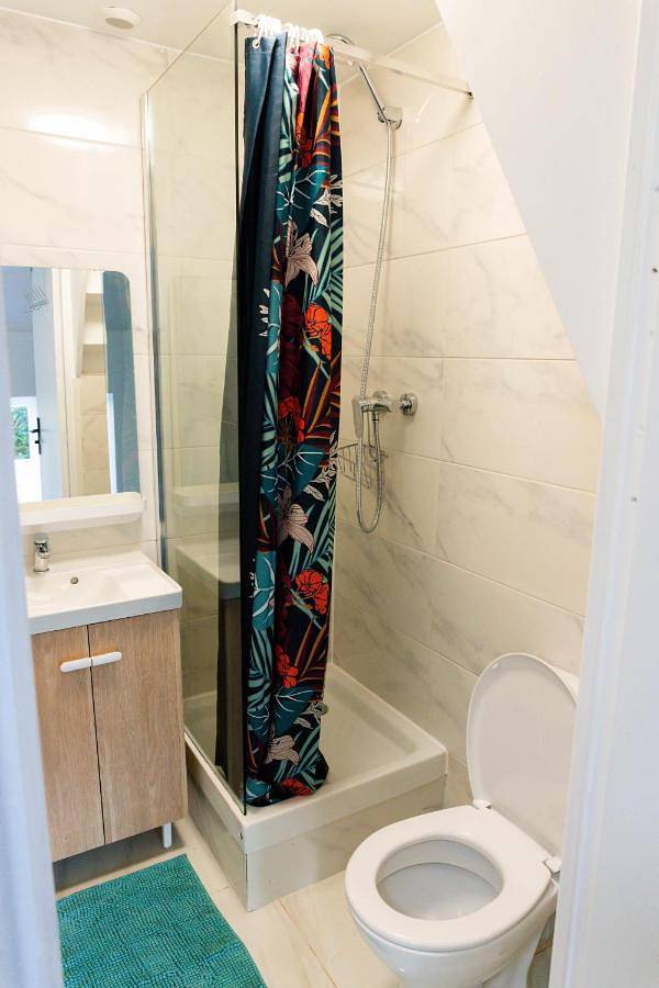 Appartement entier, One-Bedroom Apartment in Serris, Seine-et-Marne