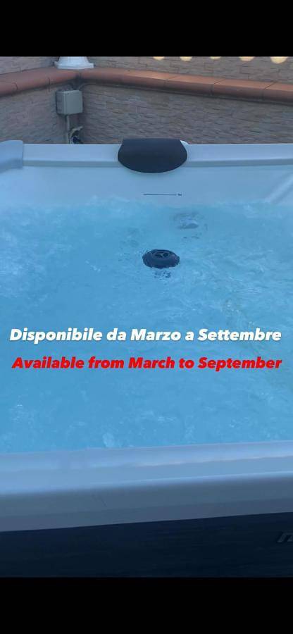 Casa vacanza per 6 persone, con panorama e terrazza nonché piscina, con animali domestici a Napoli