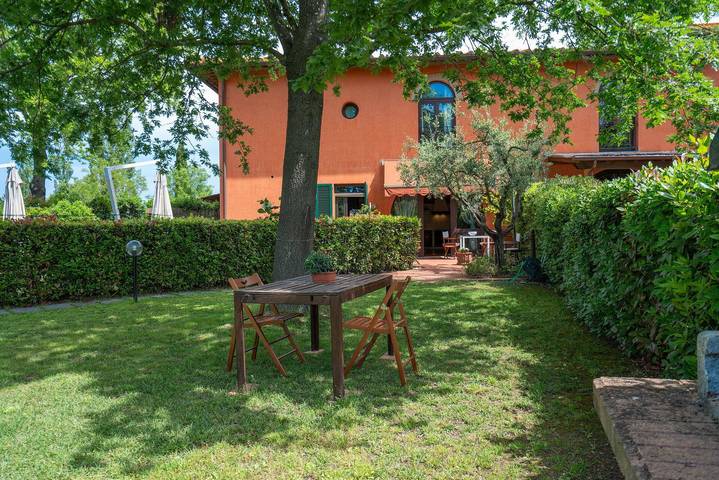 Vacation rental for 4 people, with Yard in Vinci