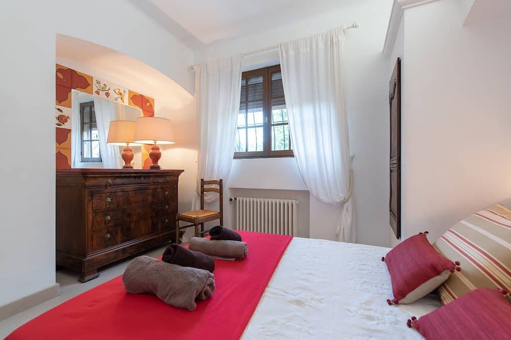 Golfe de St Tropez : Grande villa +piscine + jacuzzi. Idéale pour famille. in Les Issambres, Roquebrune-sur-Argens