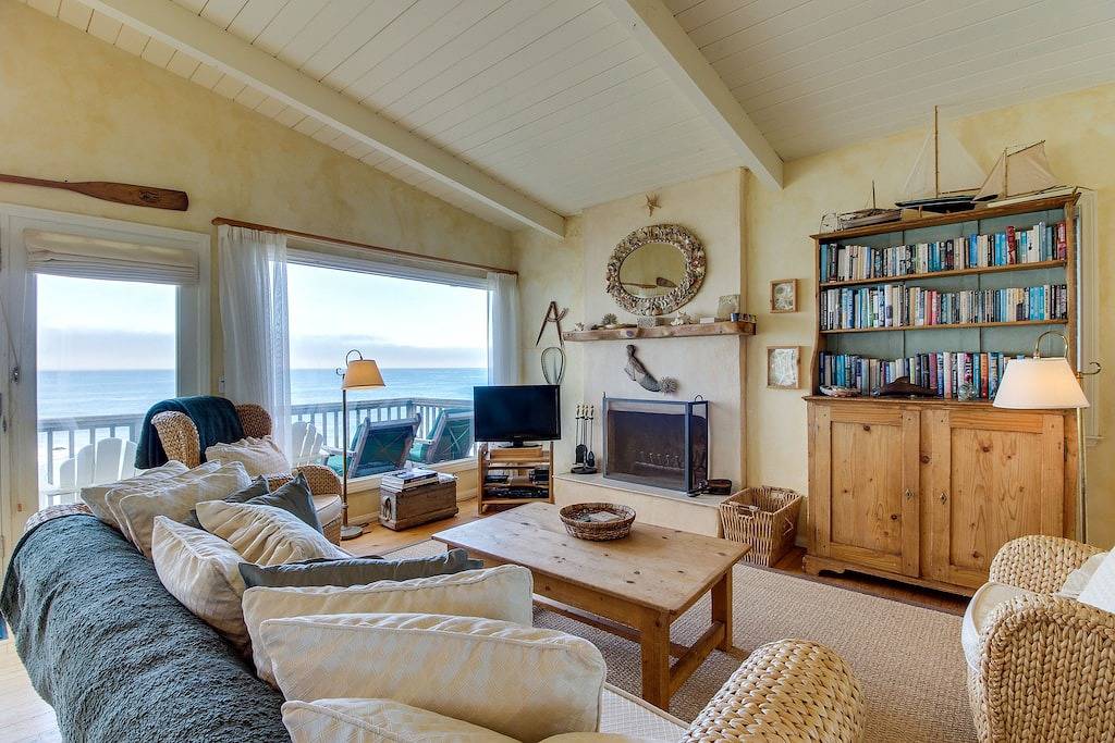 Helles Haus am Meer mit möbliertem Balkon und spektakulärer Aussicht in Cayucos, San Luis Obispo County
