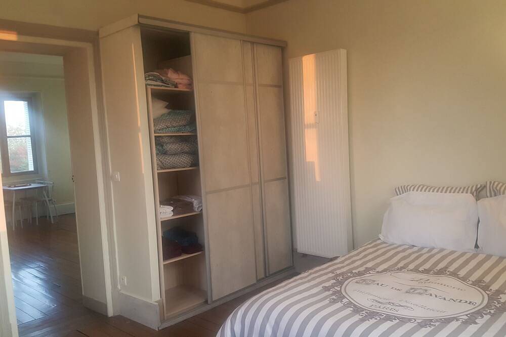 Stunning Chateau apartment near Paris, Eurodisney-Disneyland, Champagne region in Ocquerre, Seine-et-Marne