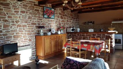 Gîte for 4 Guests in Lagleygeolle, Corrèze, Picture 4
