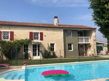 Gîte pour 8 personnes, avec jardin ainsi que balcon et piscine en Charente
