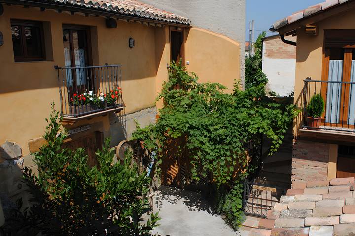 Casa rural para 4 personas, con jardín y balcón, Se admiten mascotas en Rioja Alta - 2
