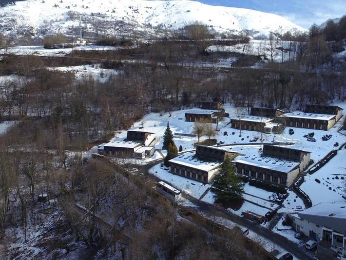 Camping pour 7 personnes, avec bassin pour enfant, animaux acceptés dans les Hautes-Pyrénées