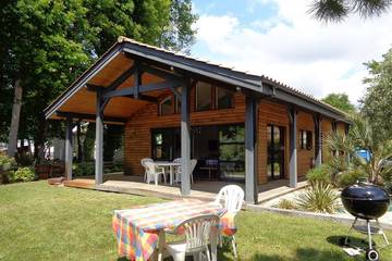 Gîte pour 6 personnes, avec terrasse et jardin à Gastes