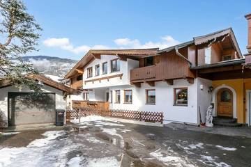Ferienhaus für 34 Personen, mit Sauna und Garten sowie Balkon, mit Haustier in Kirchberg in Tirol