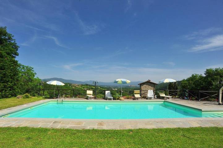 Ferienwohnung für 6 Personen, mit Balkon und Terrasse sowie Garten und Pool in Castel San Niccolò